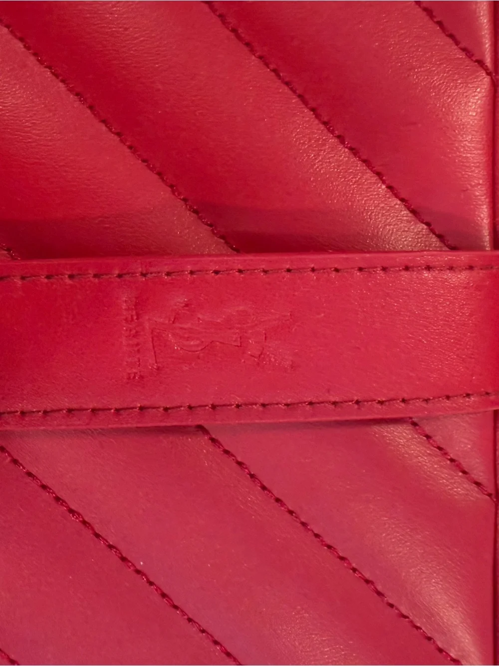REVOLVE compact red